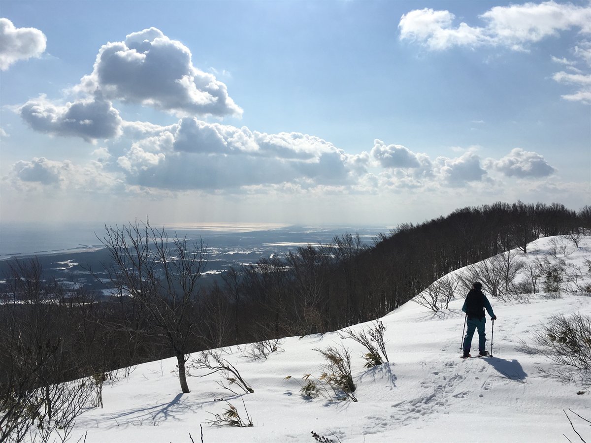 冬の雪に覆われたぼんてん山